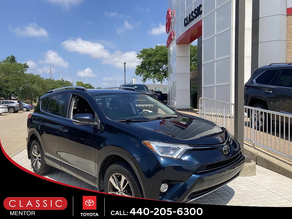 Used 2018 Galactic Aqua Mica Toyota XLE image 1