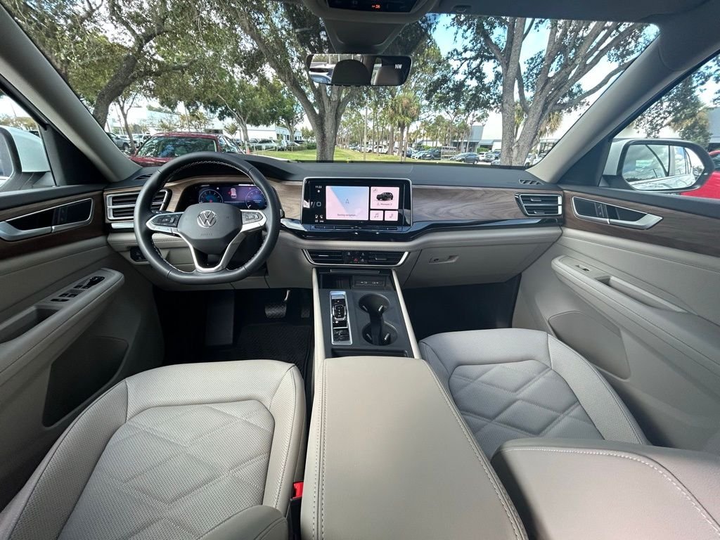 New 2026 Silver Volkswagen SE w/Technology image 9