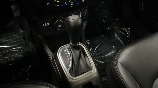Used 2021 Glacier Metallic Clearcoat Jeep Limited image 19