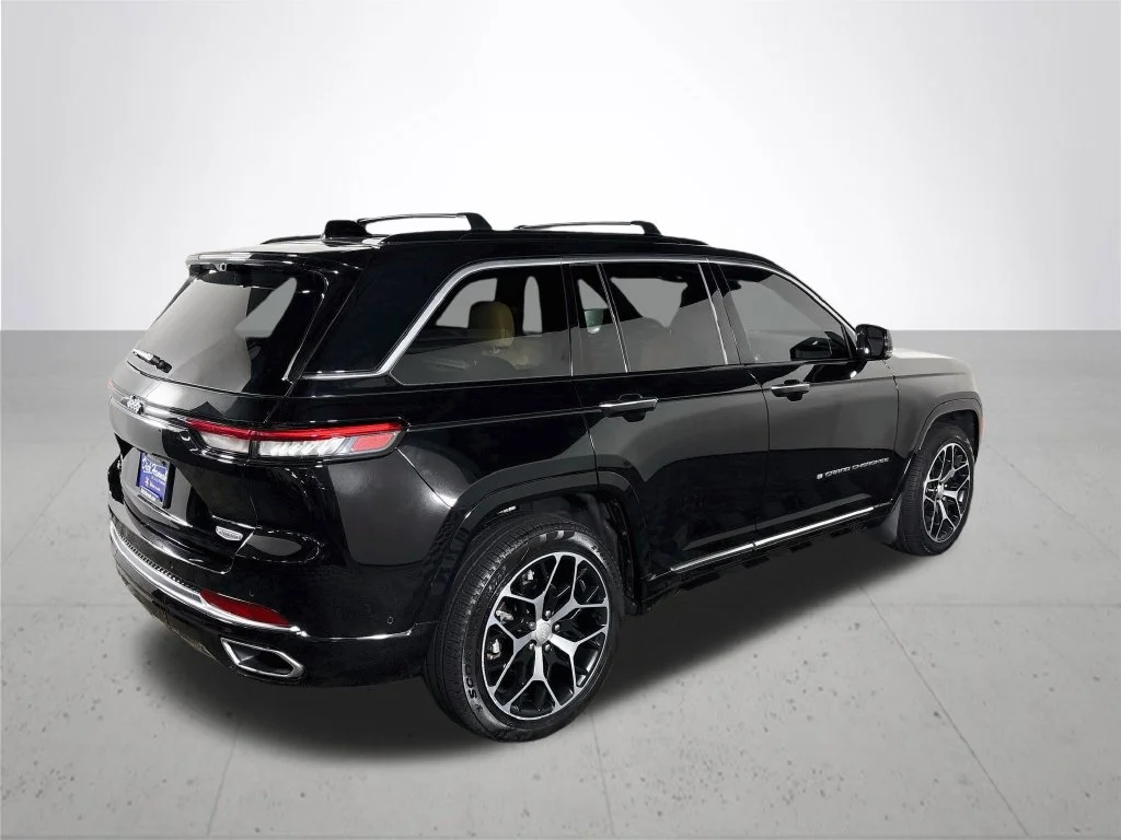 Used 2023 Black Jeep Summit Reserve image 6