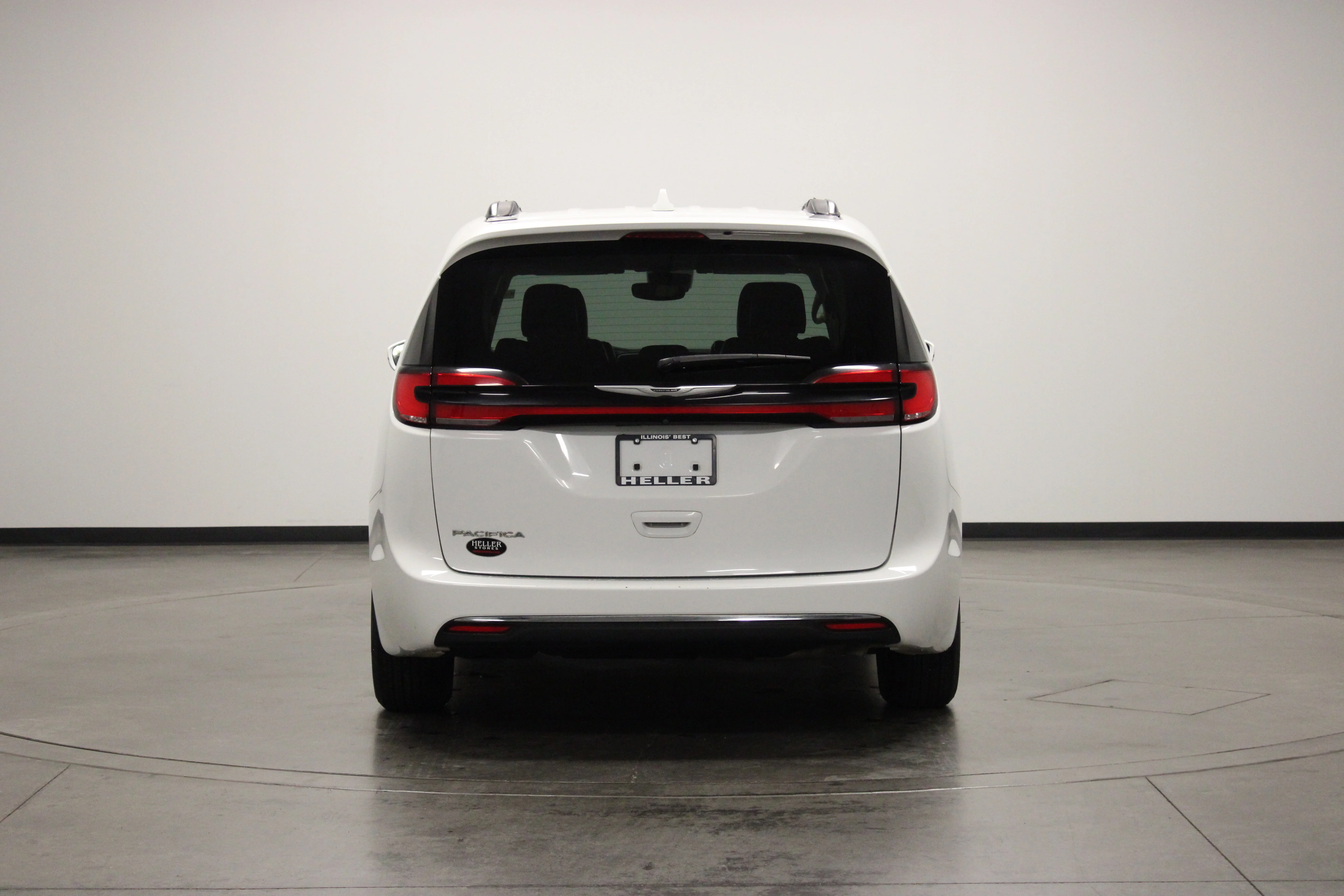 Used 2022 Bright White Clearcoat Chrysler Touring L image 7