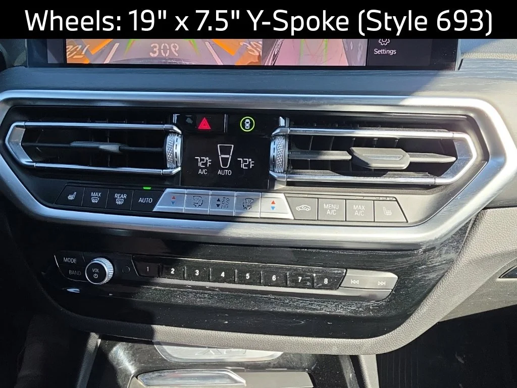 Used 2024 Black BMW xDrive30i image 18