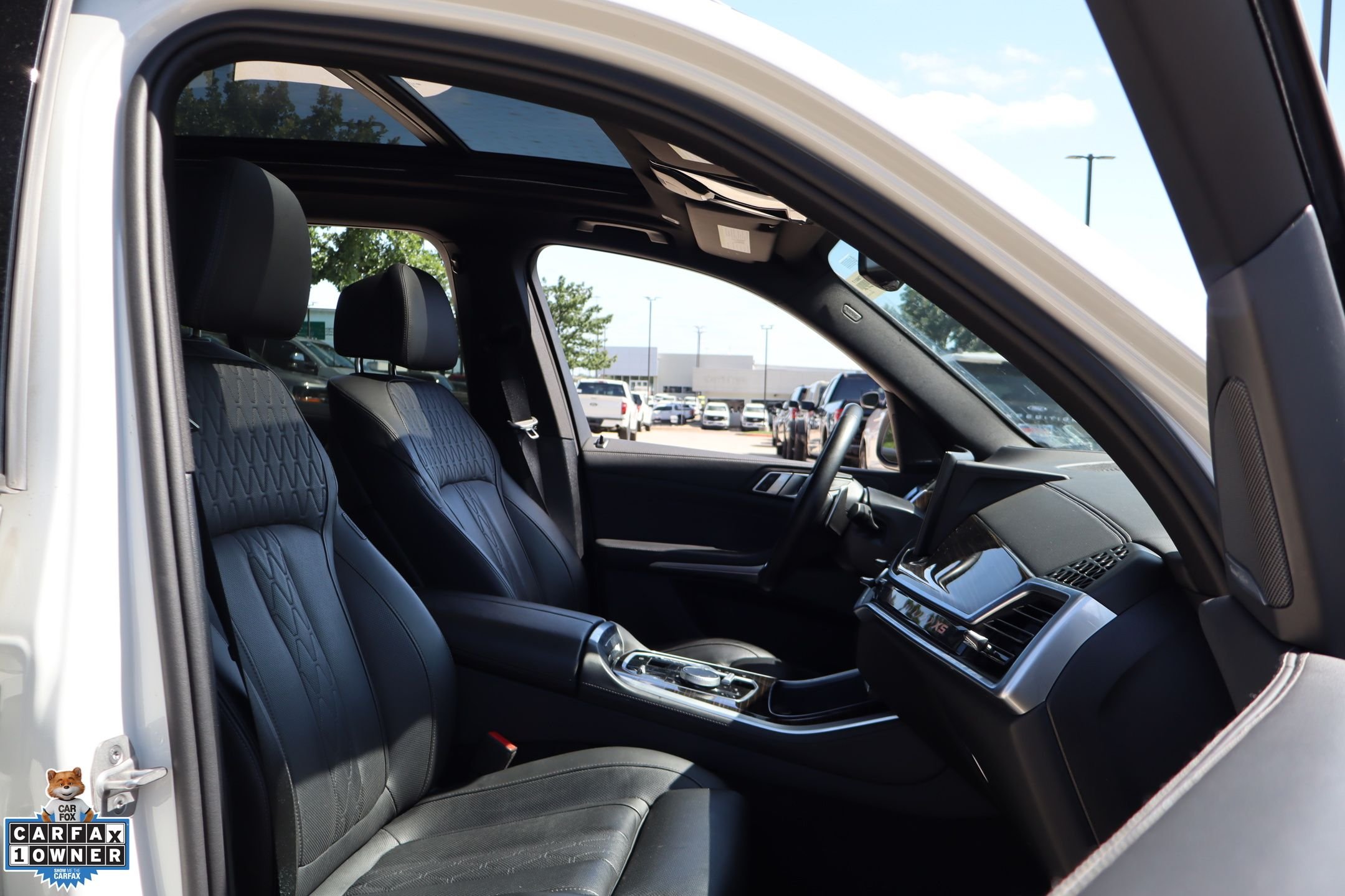 Used 2025 Alpine White BMW xDrive50e image 33