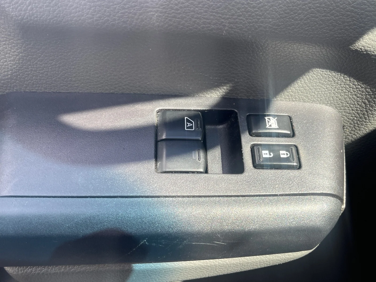 Used 2020 Glacier White Nissan SV image 26