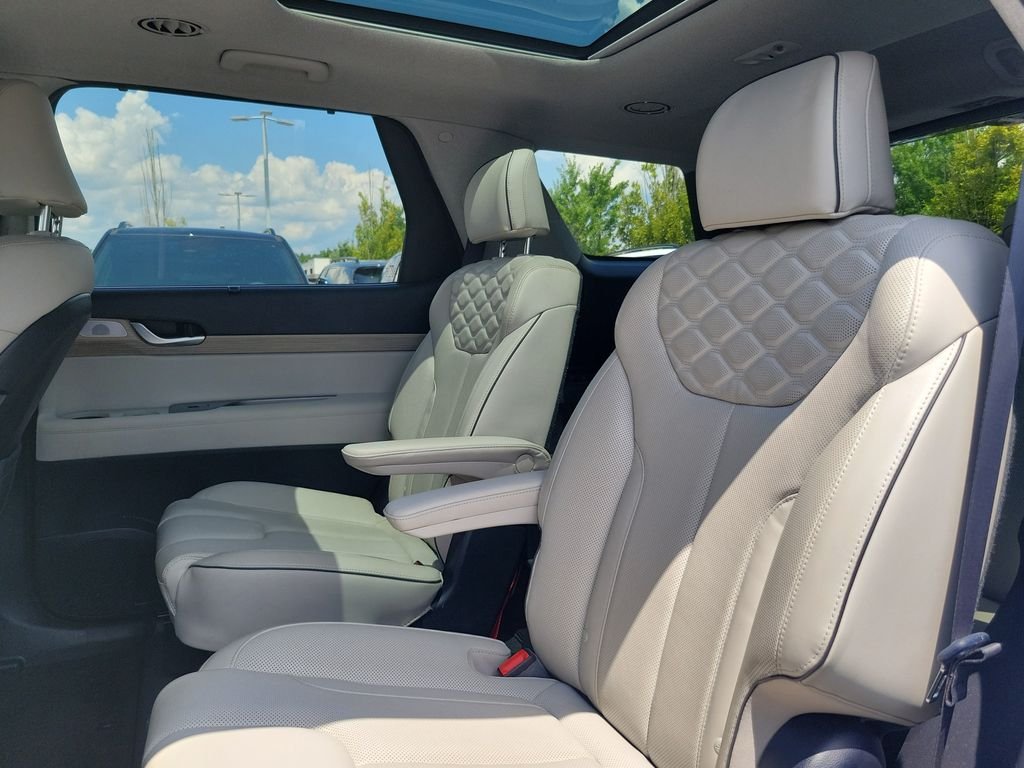 Used 2022 White Hyundai Limited image 9