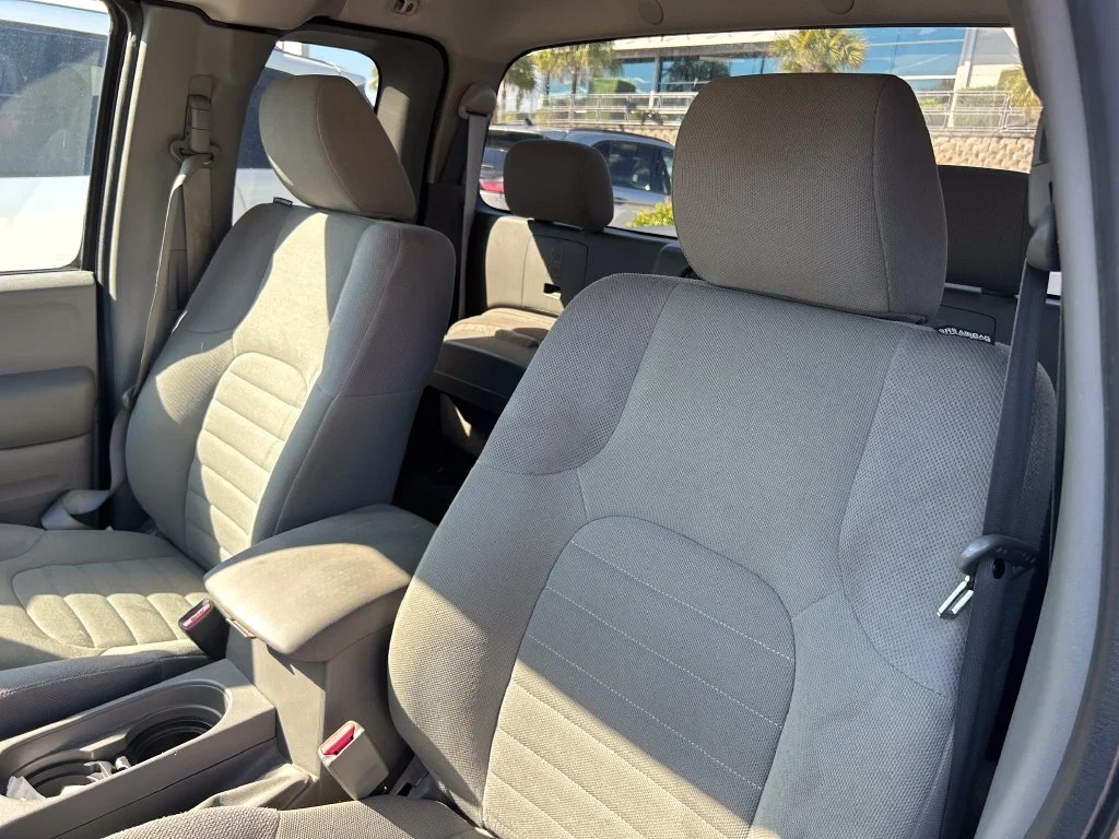 Used 2016  Nissan  image 9