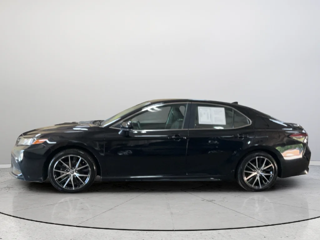 2024 Toyota Camry SE - Photo 9
