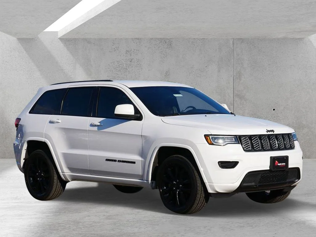 Certified Used 2021 White Jeep Laredo X image 1