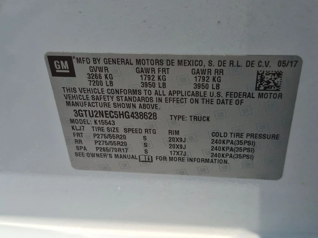 Used 2017 White GMC SLT image 25