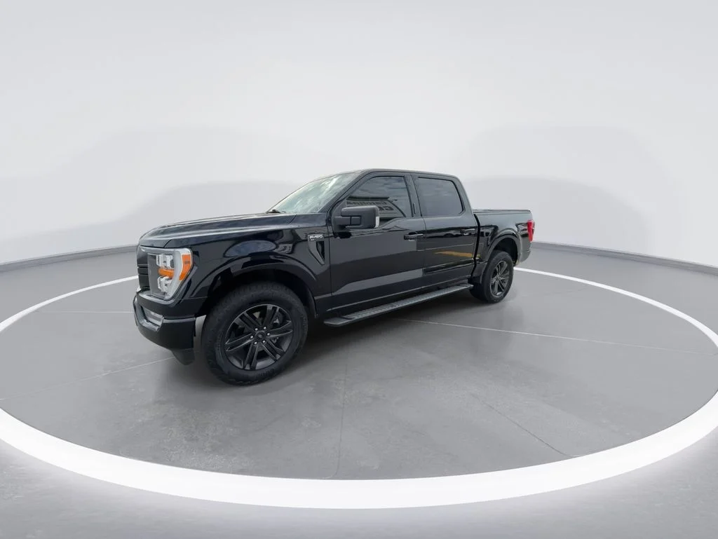 Used 2022 Black Ford XLT image 4