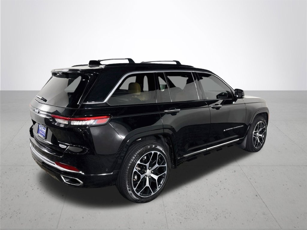 Used 2023 Diamond Black Jeep Summit Reserve image 6