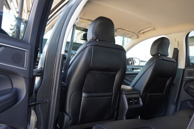 Used 2019 Gray Ford SEL image 30