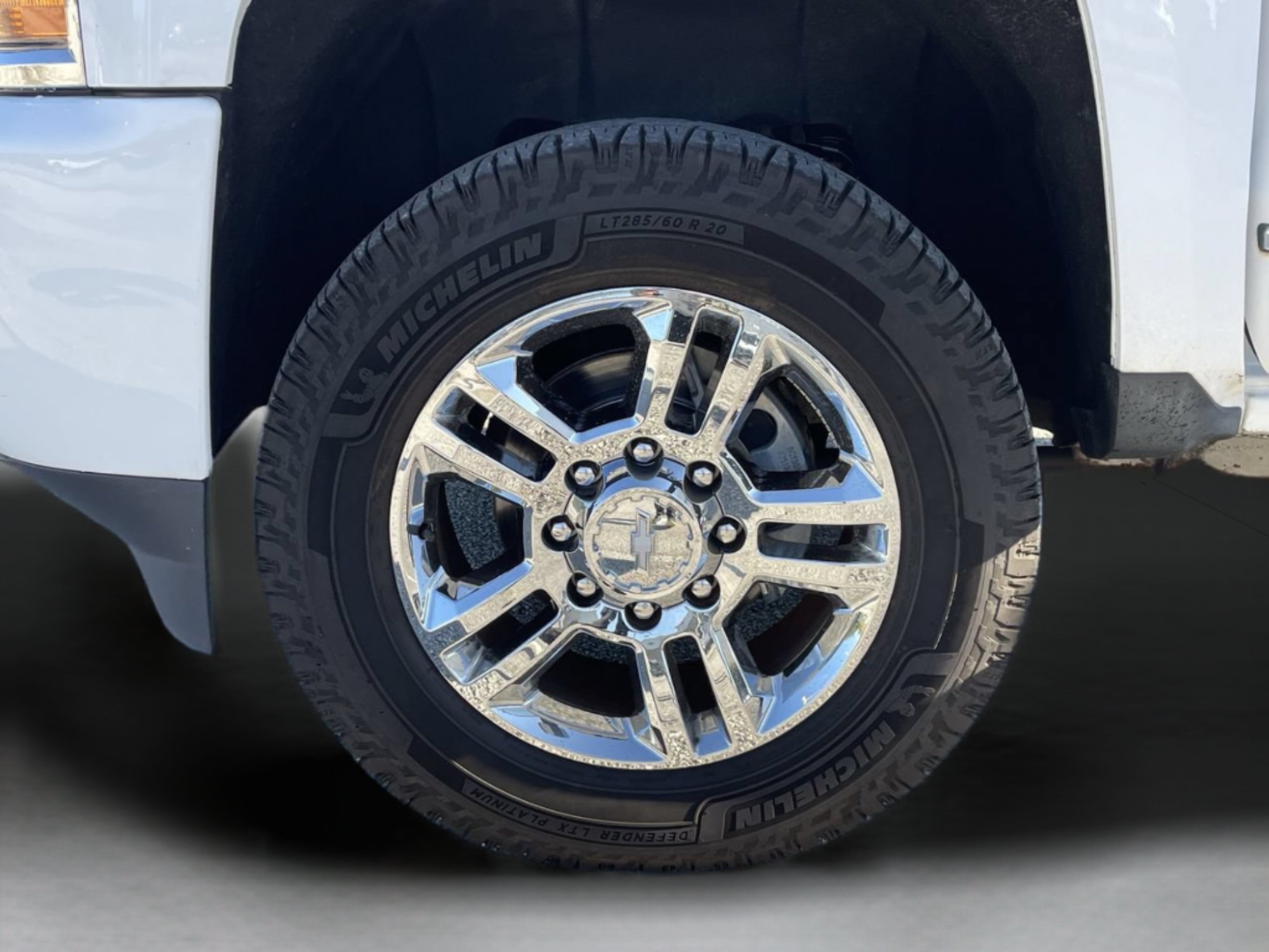 Used 2019 Summit White Chevrolet High Country image 34