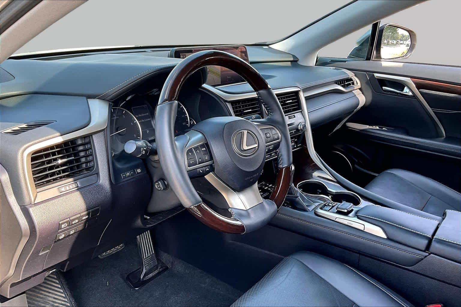 Used 2019 Atomic Silver Lexus  image 15