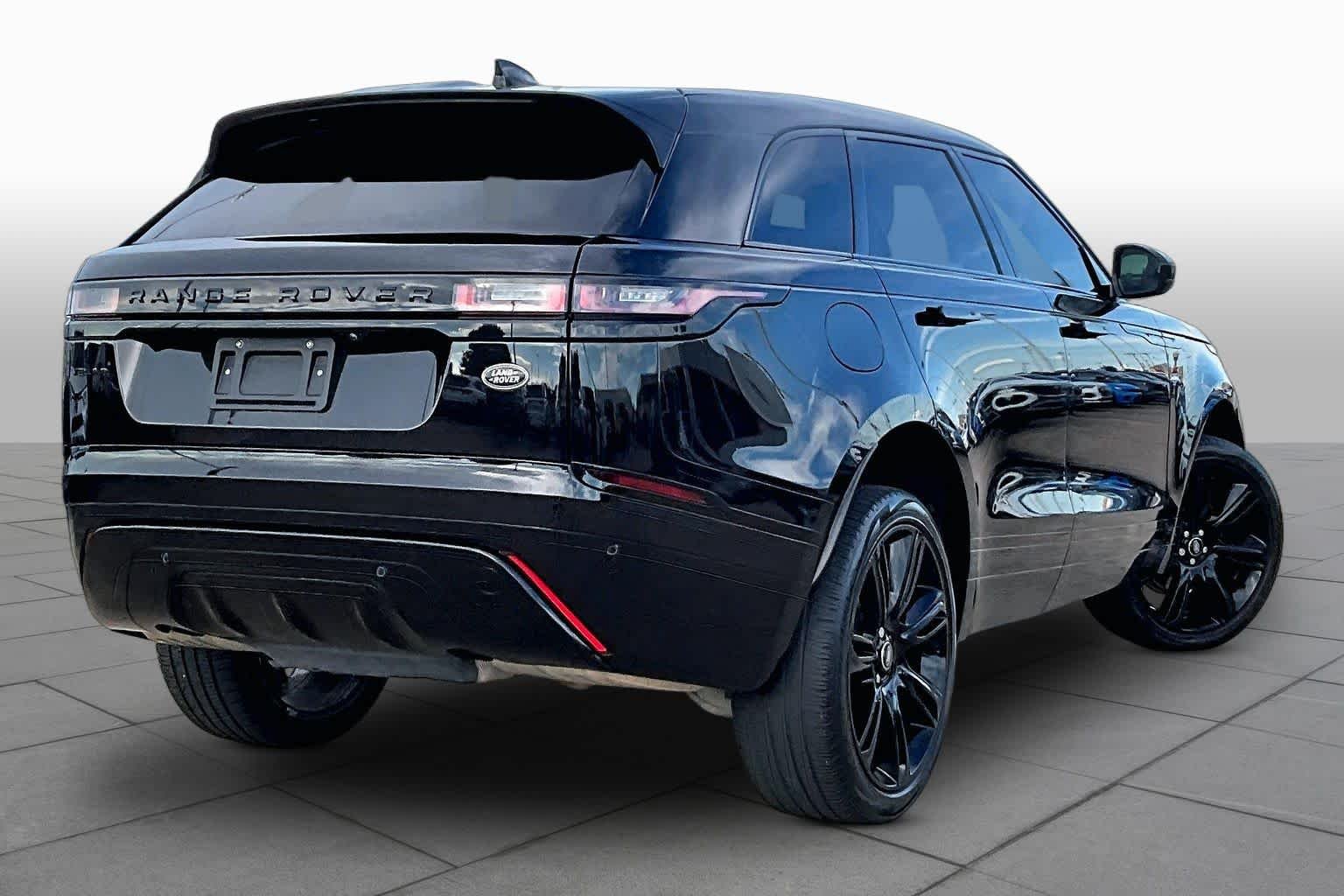 Used 2022 Santorini Black Metallic Land Rover R-Dynamic S image 13