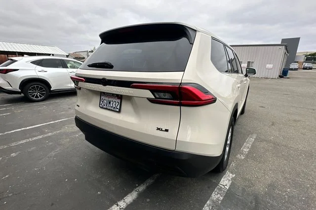 Used 2024 White Toyota XLE image 5