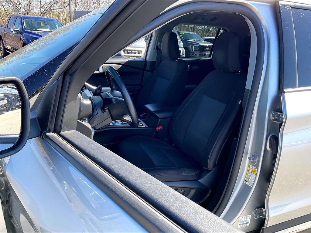 Used 2023 Iconic Silver Metallic Ford XLT image 9