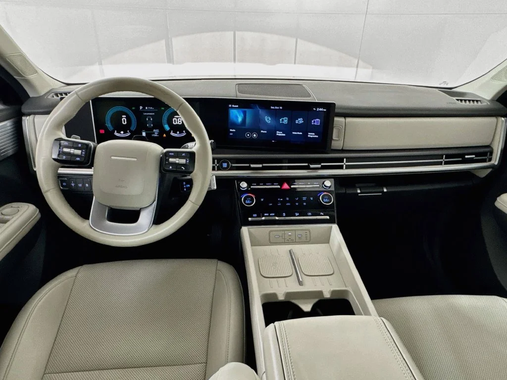 Used 2025 Green Hyundai SEL image 26
