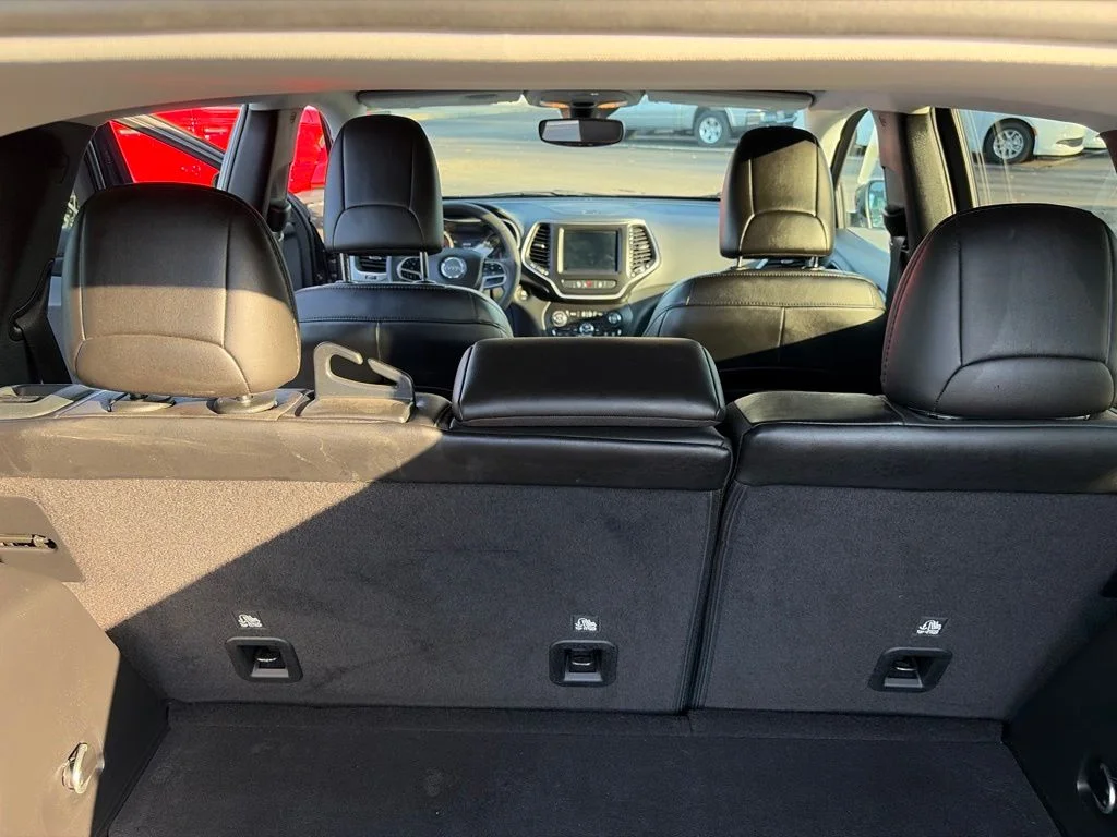 Certified Used 2022 Gray Jeep Latitude Lux image 18