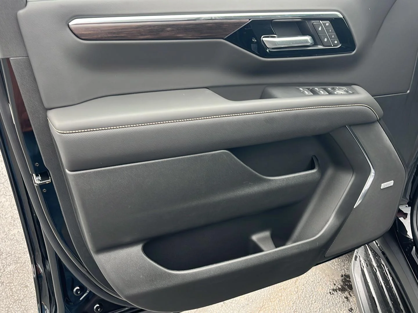 2026 Chevrolet Suburban Premier - Photo 21
