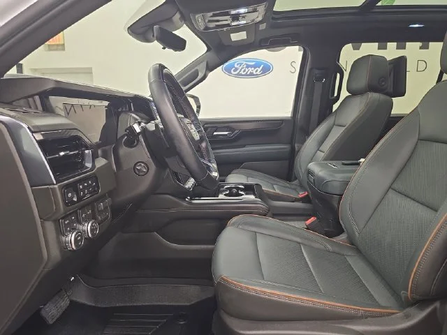 Used 2025 Summit White GMC AT4 image 28