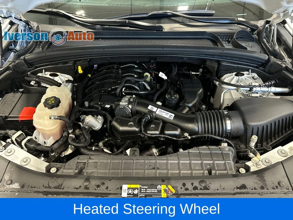 Used 2023 White Jeep Laredo image 13