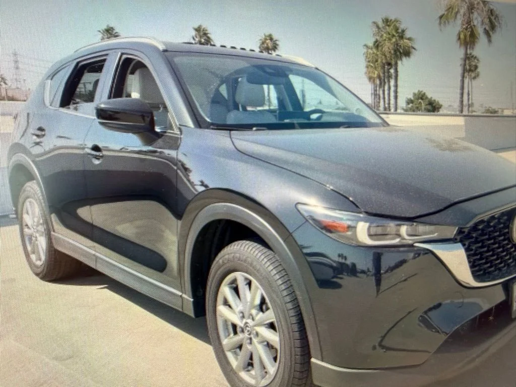 2023 Mazda CX-5 S Preferred package Auto AWD's photo
