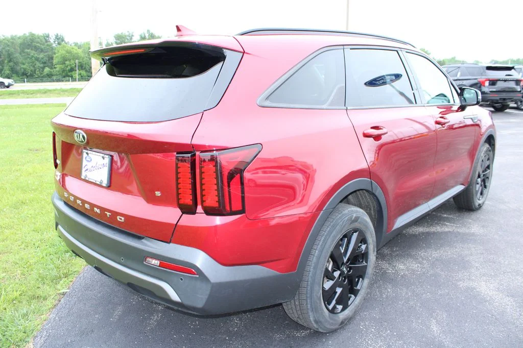Used 2021 Passion Red Tintcoat Kia S image 12