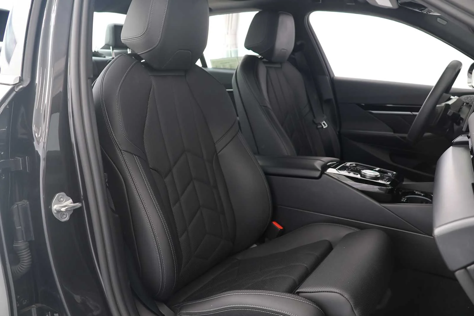Used 2024 Dark Graphite Metallic BMW 530i xDrive image 16