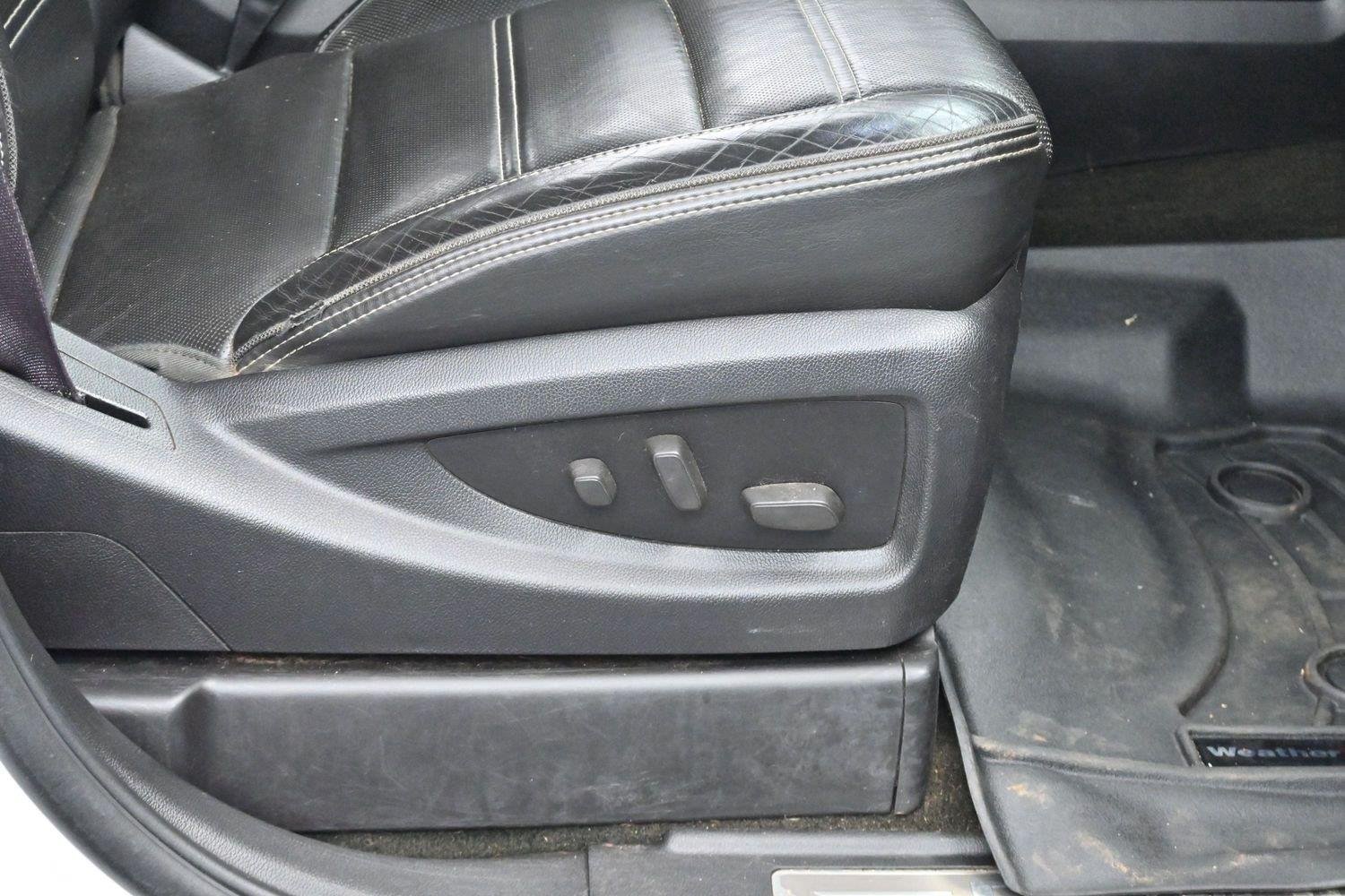 Used 2015 Summit White GMC Denali image 31