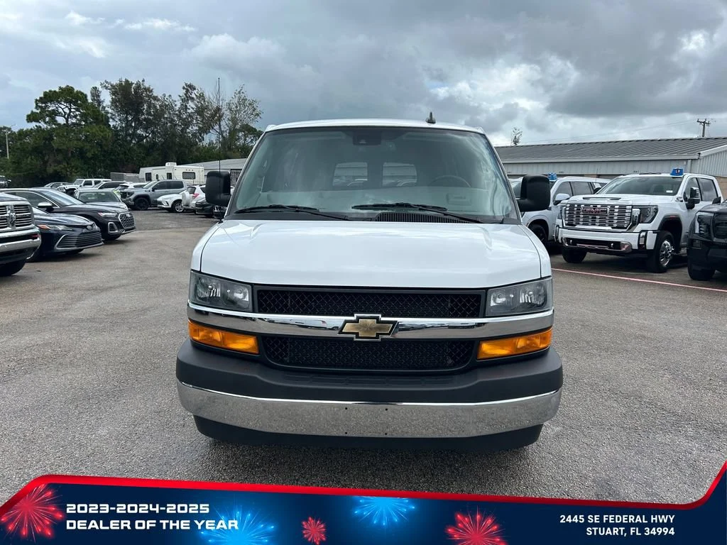 Used 2024 Summit White Chevrolet 1LT image 2