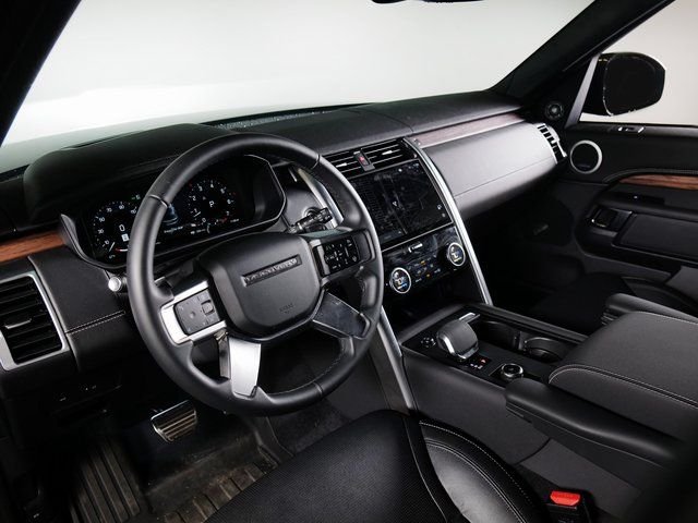 Certified Used 2025 Santorini Black Metallic Land Rover Dynamic SE image 18