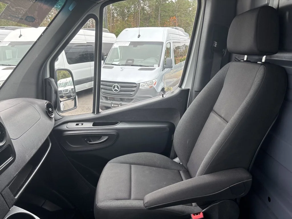 Used 2024 Arctic White Mercedes-Benz Cargo 170 WB image 33