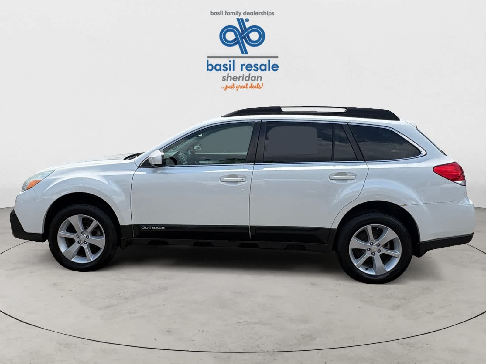 Used 2013 Satin White Pearl Subaru 2.5i Premium image 3