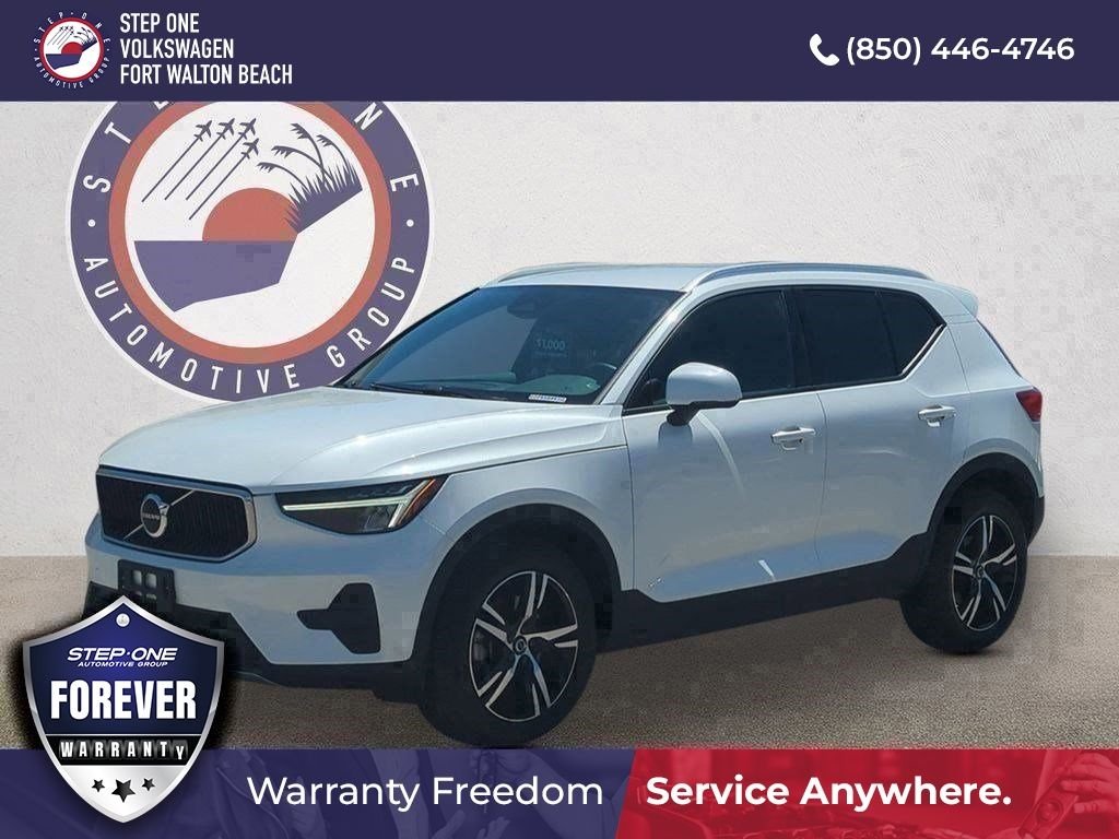 2023 Volvo XC40 B5 Core AWD's photo