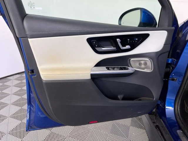 Used 2023 Blue Mercedes-Benz GLC 300 image 17