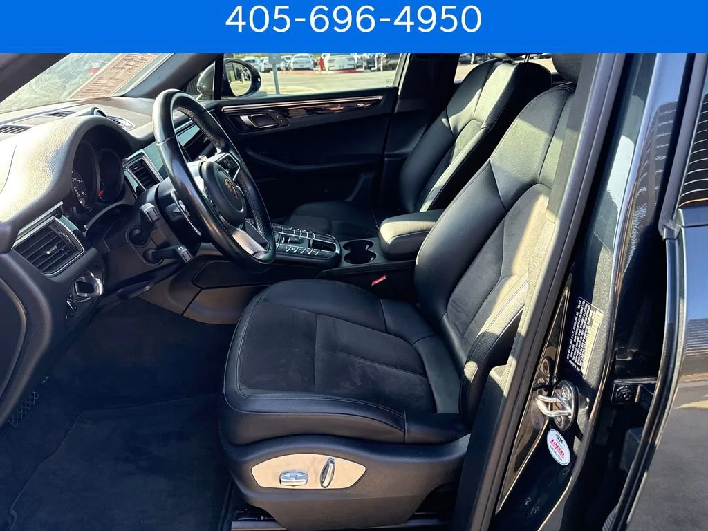 Pre-Owned 2018 Porsche Macan Base
