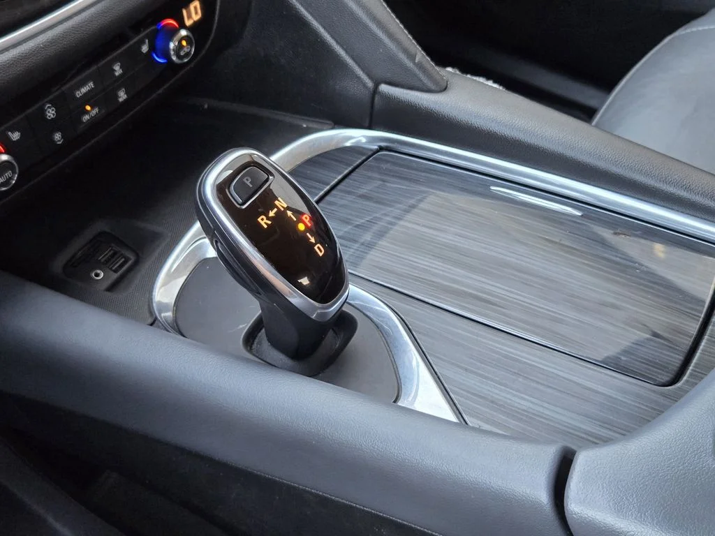 Used 2021 Silver Buick Essence image 21