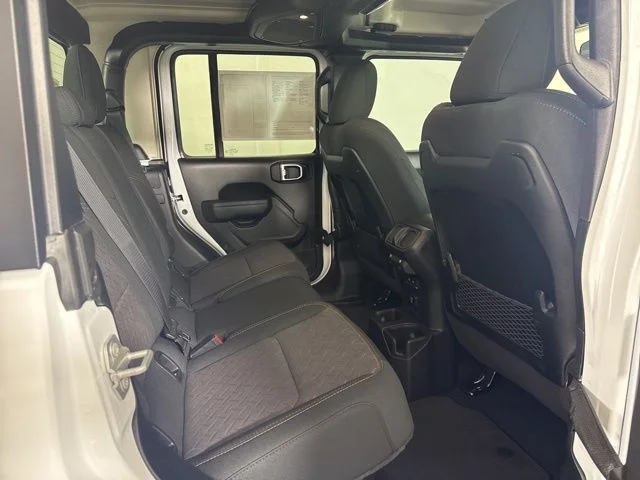 Used 2025 White Jeep Mojave image 5
