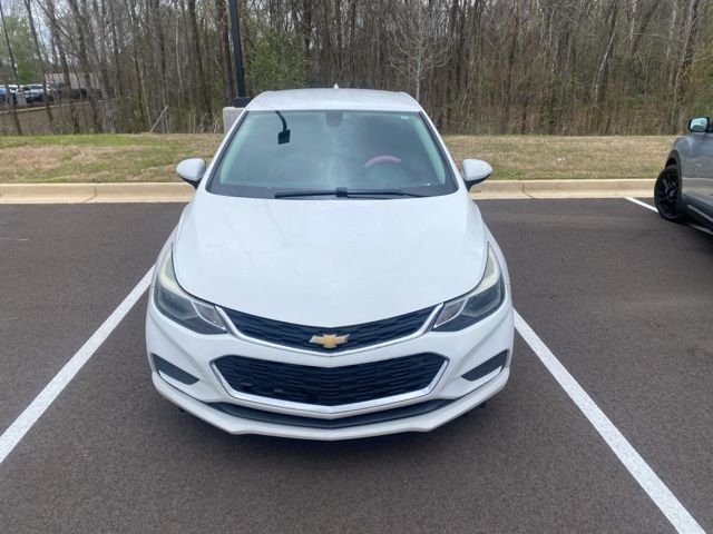 Used 2018 Chevrolet Cruze LT with VIN 3G1BE6SM6JS567944 for sale in Southaven, MS
