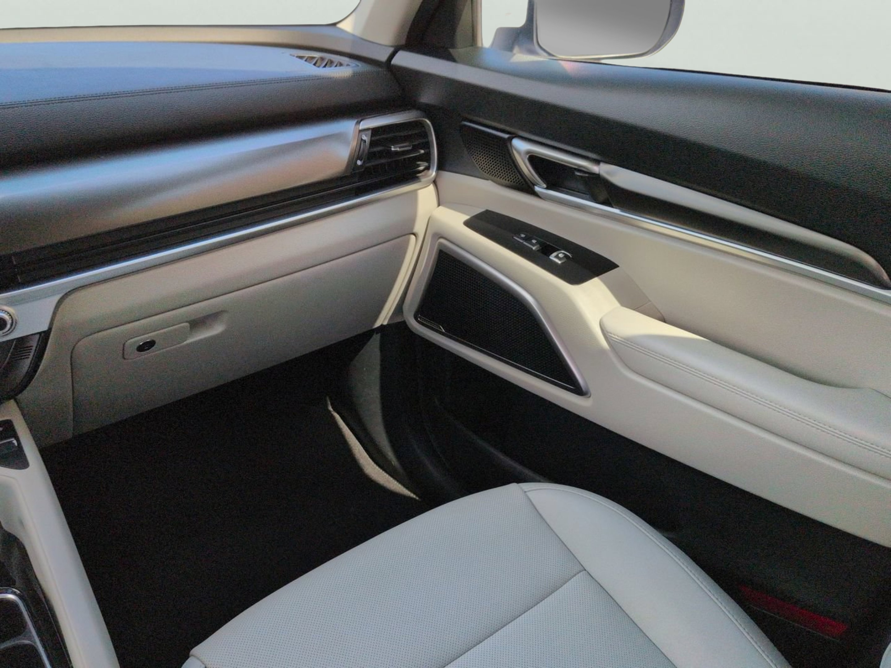 Certified Used 2024 Glacial White Pearl Kia S image 18