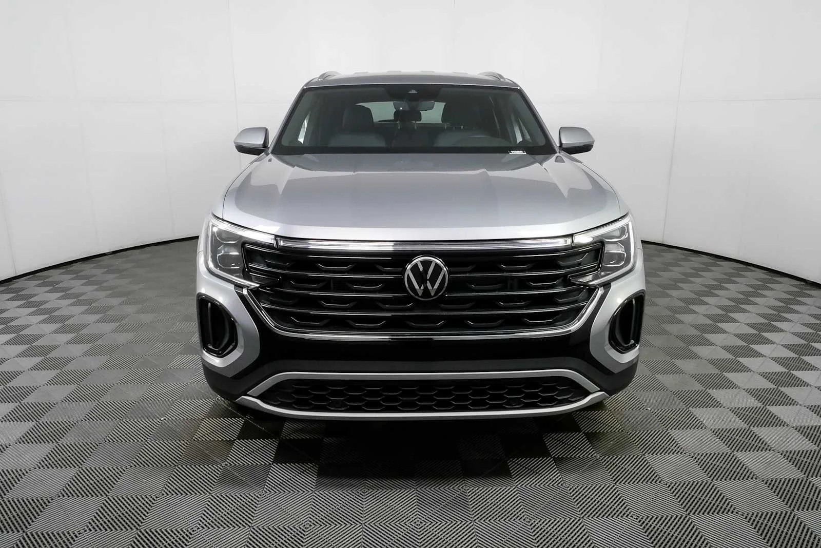 New 2026 Silver Mist Metallic Volkswagen 2.0T SE image 32