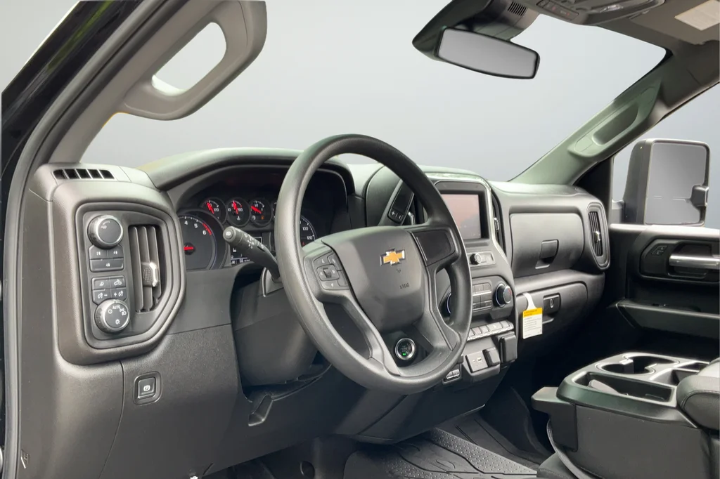 Used 2025 Black Chevrolet Custom image 26