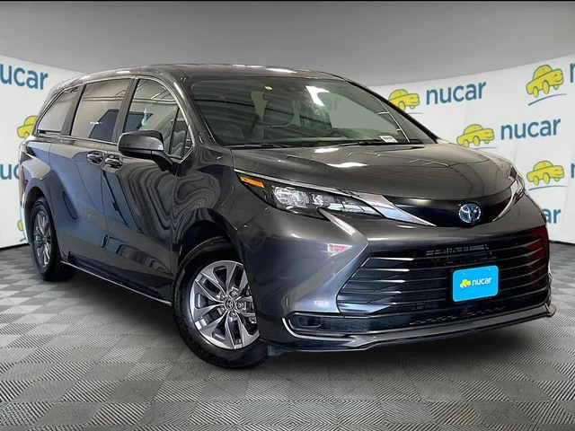 2025 Toyota Sienna LE