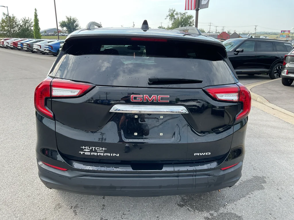 Used 2024 Ebony Twilight Metallic GMC SLE image 9