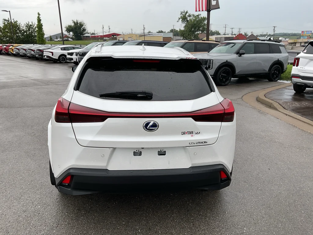 Used 2022 Eminent White Pearl Lexus PREM image 9