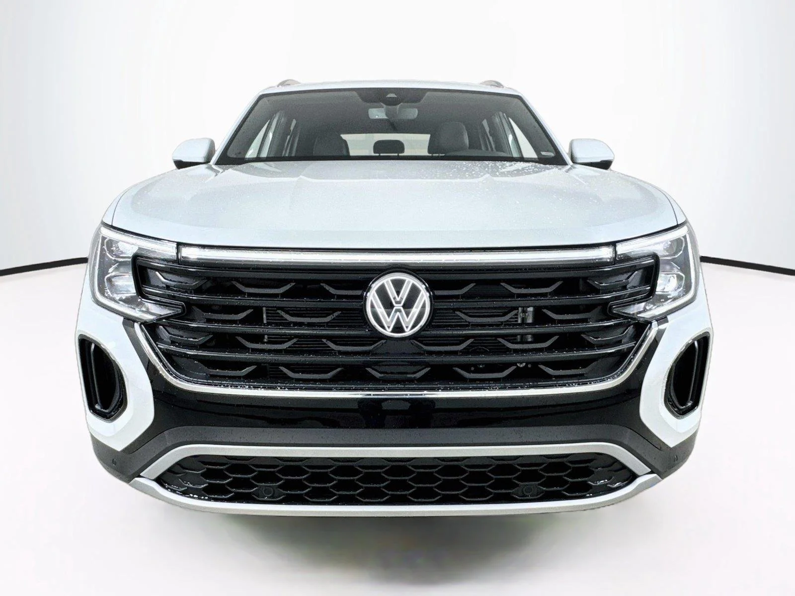 New 2026 Opal White Pearl Volkswagen 2.0T SE w/Technology image 4