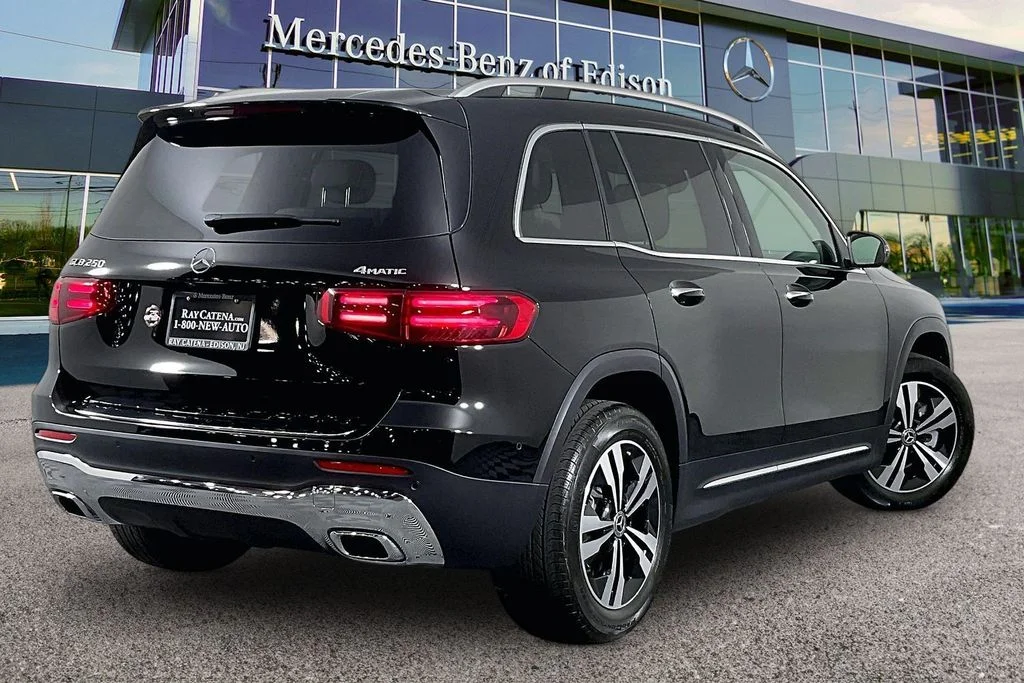 Used 2026 Black Mercedes-Benz GLB 250 image 10