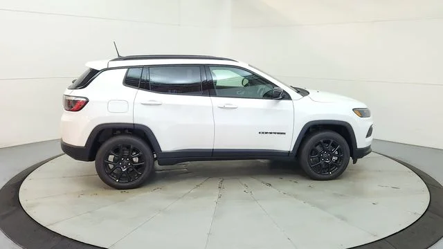 New 2026 Bright White Clear-Coat Exterior Paint Jeep Latitude image 13