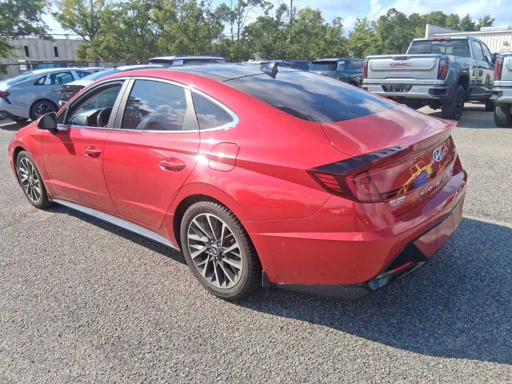Used 2021 Red Hyundai Limited image 7